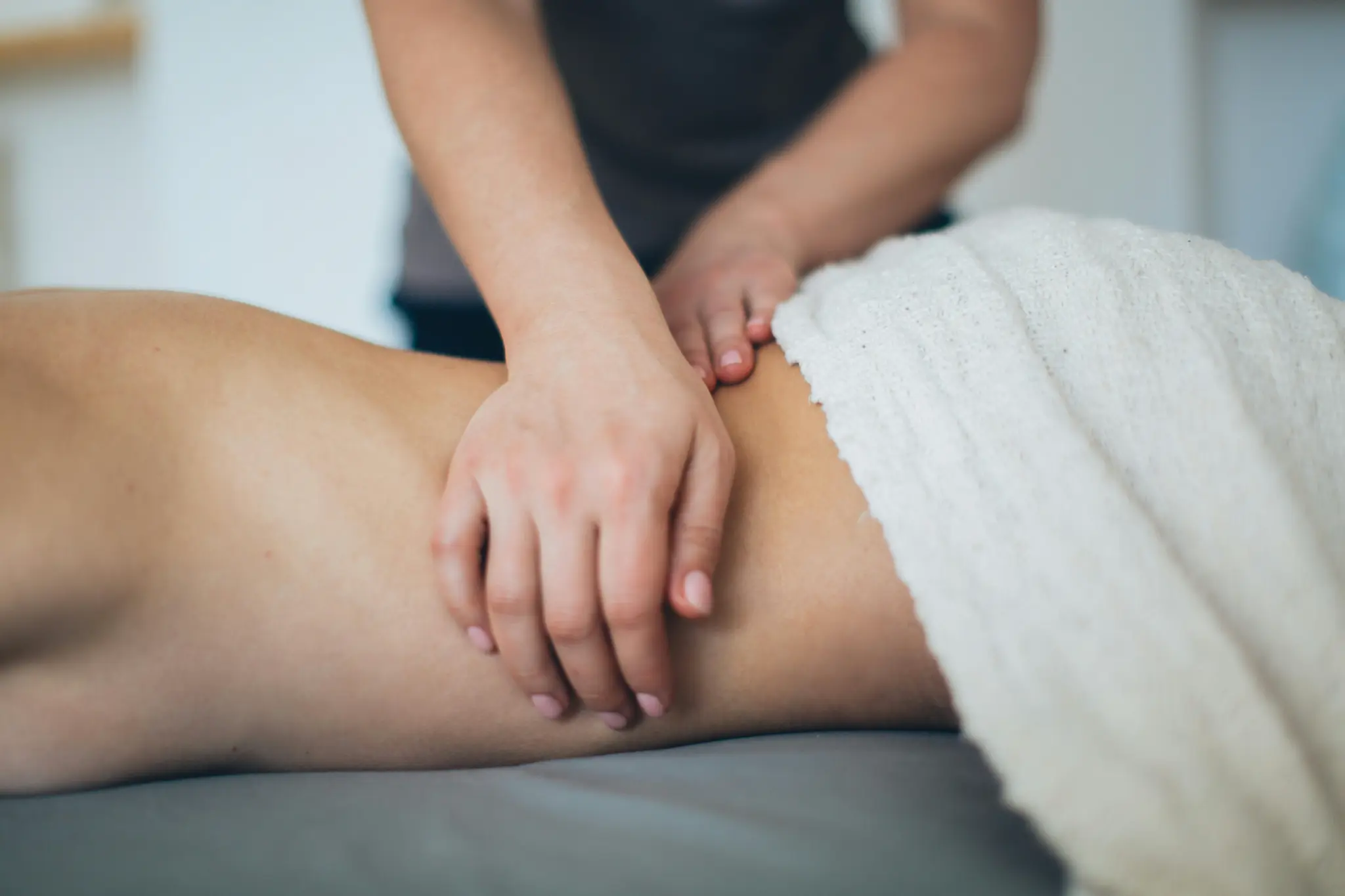 Manuelle Therapie: gezielte Handgrifftechnik